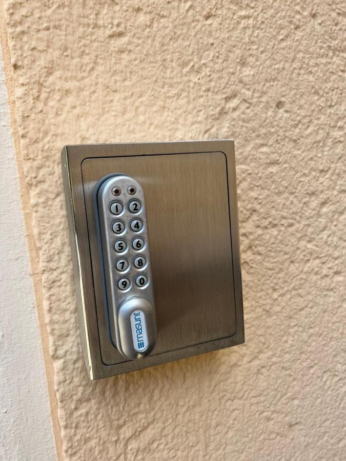 Sehr Schoene Wohnung,Komplett Neu Eingerichtet Лимбах-Оберфрона Экстерьер фото